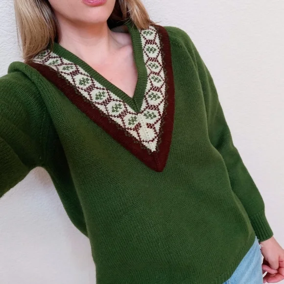 St. George vintage 1960s wool chunky v-neck sweater - Picture 3 of 9